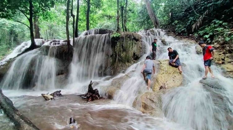 Air Terjun Uluiwoi