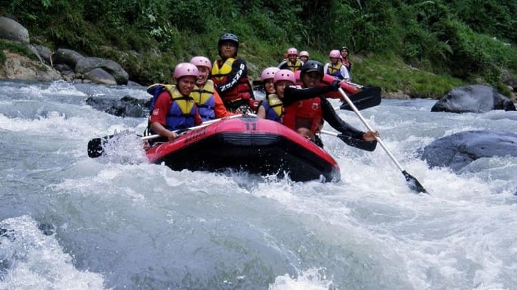 Arung Jeram di Sungai Ciberang