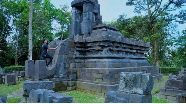 Candi Lawang