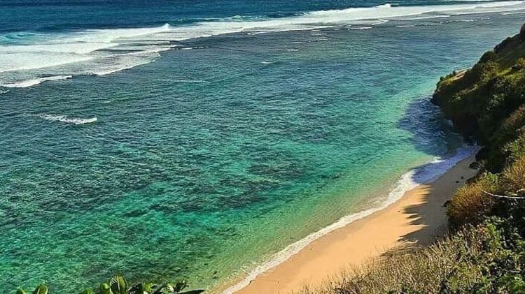 Pantai Gunung Payung