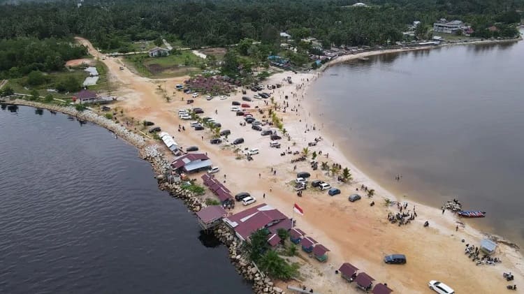 Pantai Pasir Putih Koneng