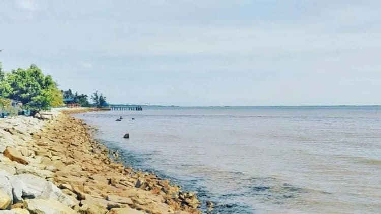 Pantai Teluk Makmur