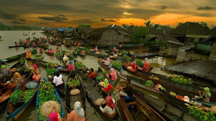 Pasar Terapung Muara Kuin