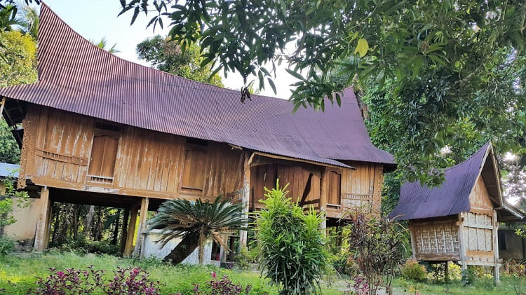 Rumah Lontiok