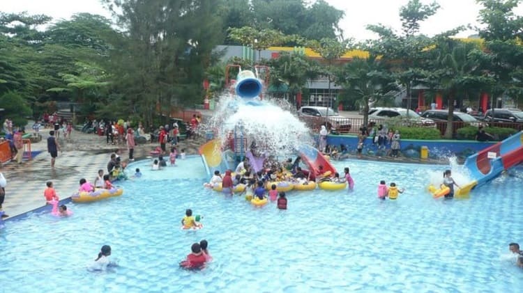 Ryzzy Azzahra Waterpark