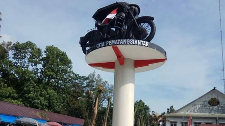 Tugu Becak