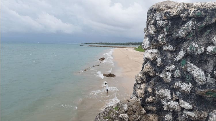 Pantai Batu Nona