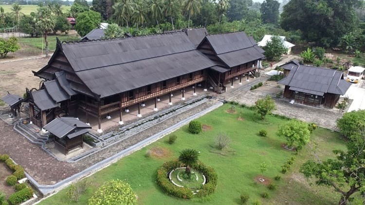 Rumah Adat Sao Mario